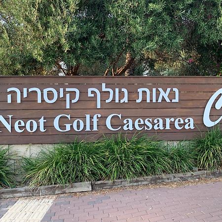 Mina'S Suites - קיסריה Extérieur photo