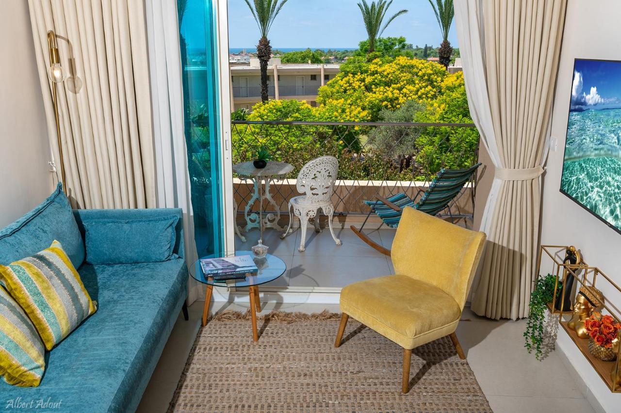 Mina'S Suites - קיסריה Extérieur photo