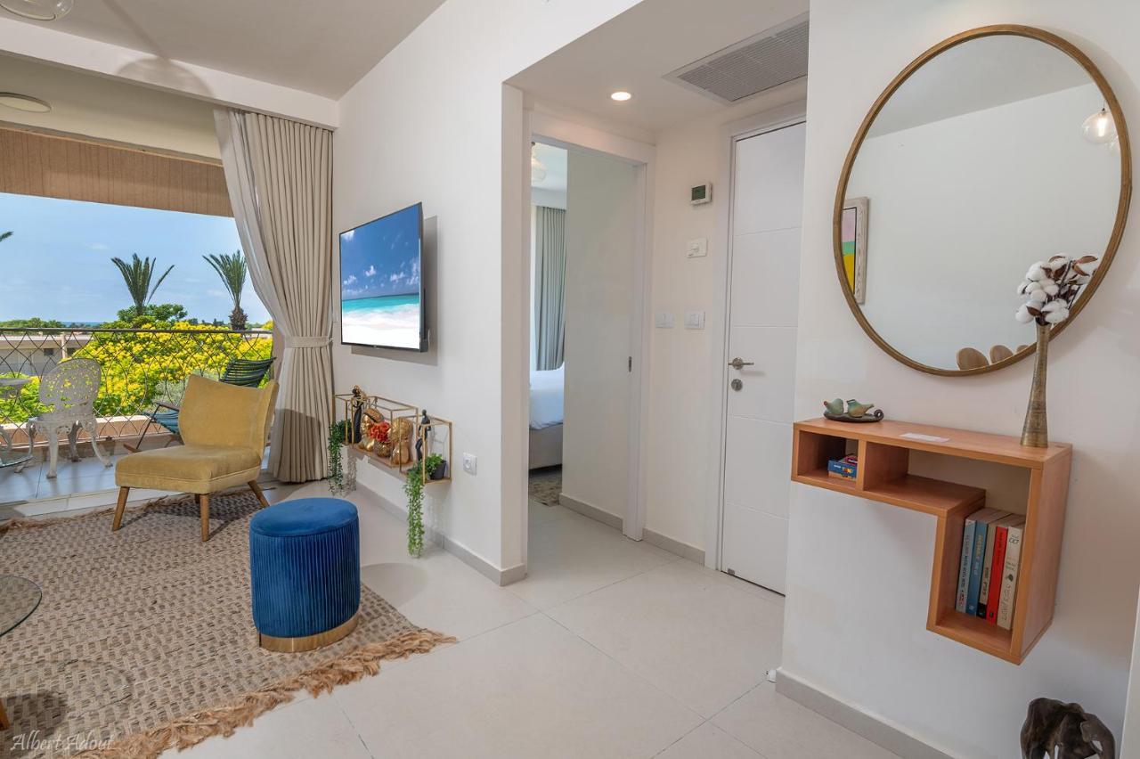 Mina'S Suites - קיסריה Extérieur photo