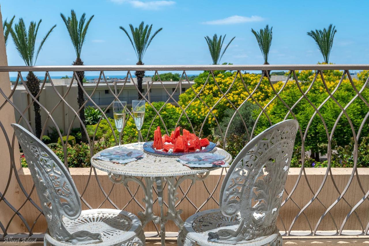 Mina'S Suites - קיסריה Extérieur photo