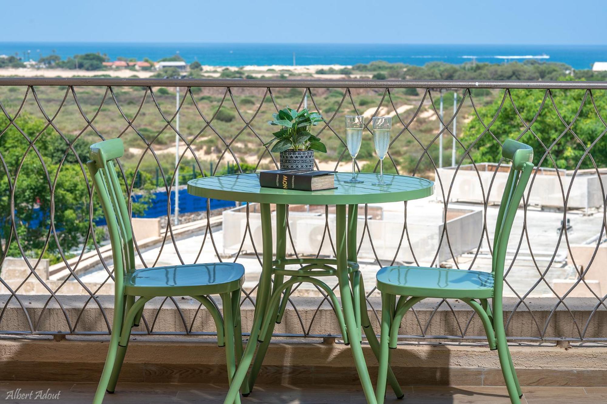 Mina'S Suites - קיסריה Extérieur photo
