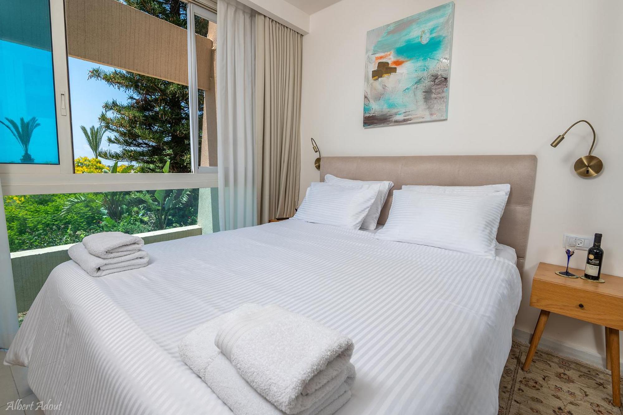 Mina'S Suites - קיסריה Extérieur photo