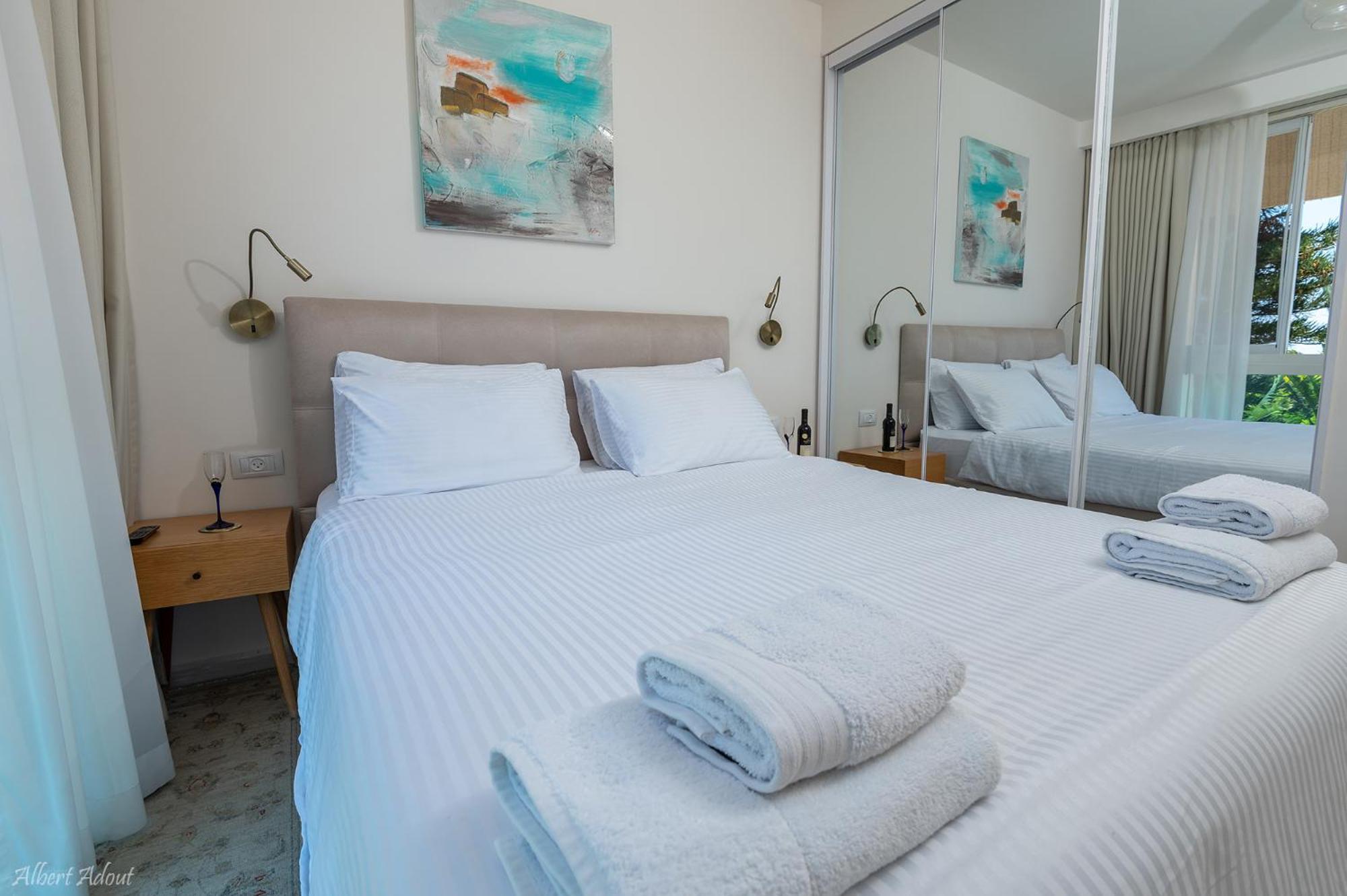 Mina'S Suites - קיסריה Extérieur photo