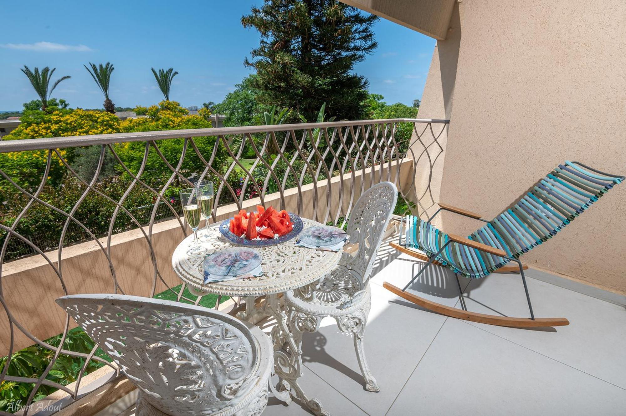 Mina'S Suites - קיסריה Extérieur photo
